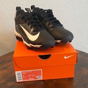 Nike Flex Runner 3 (GS) Alpha cleats size 1Y